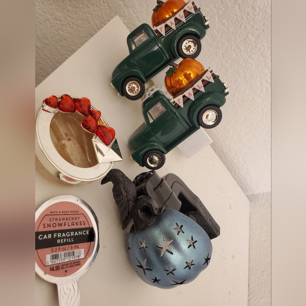 4 Bath & Body Works Products (3 Fall Wallflowers & 1 Car Freshener W/Refill)